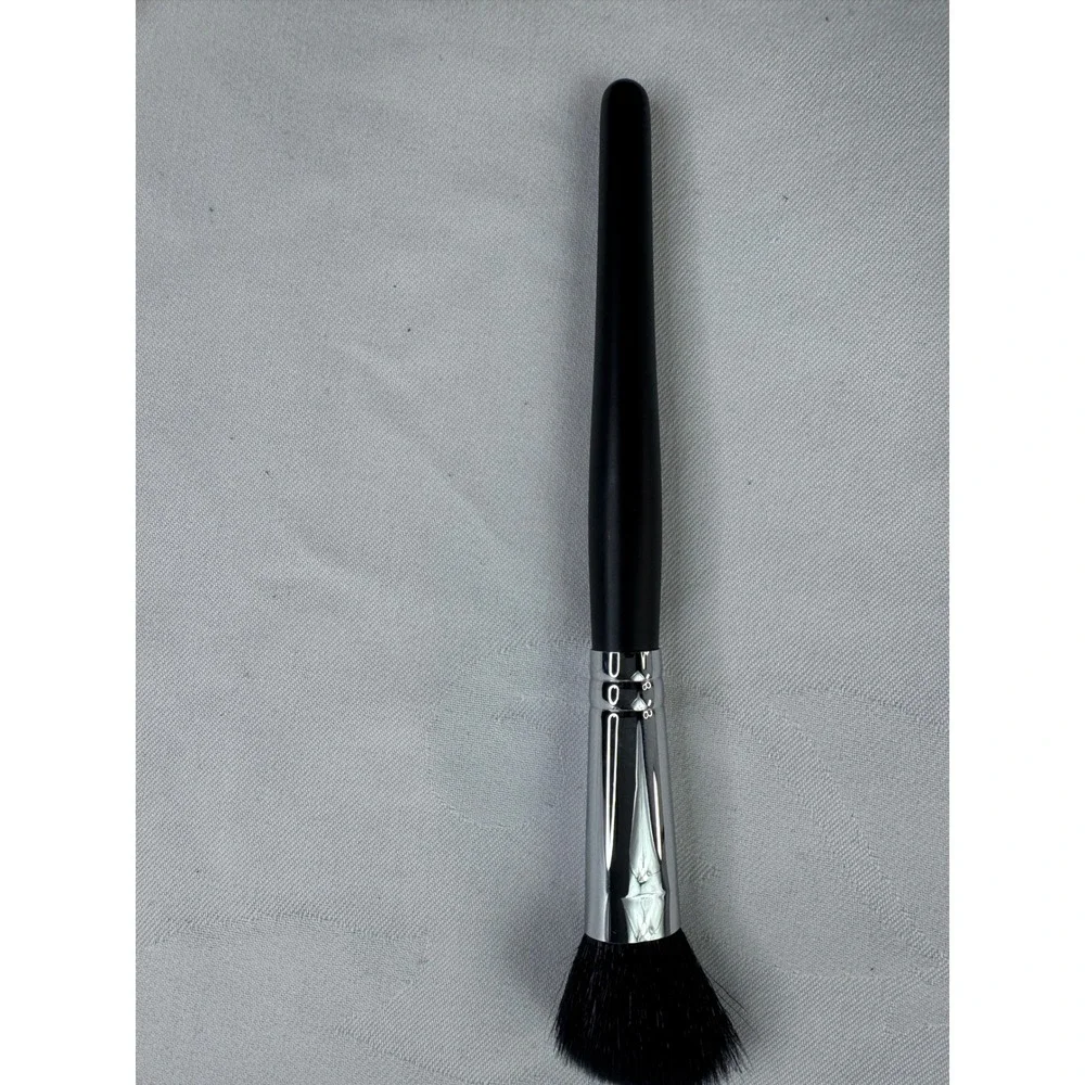 Morphe M104 Angled Contour Makeup Brush Black Silver Synthetic Bristles